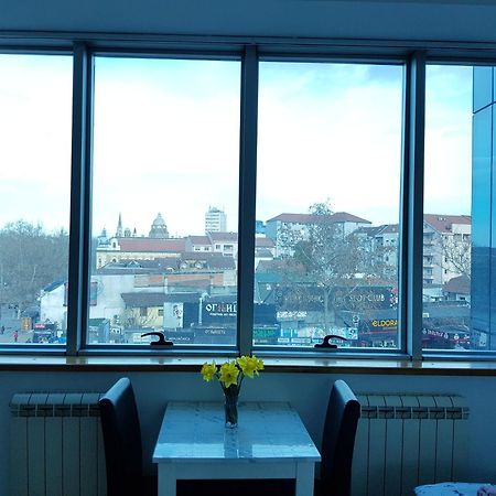 Central Apartment With 24-7 Building Security Νόβι Σαντ Εξωτερικό φωτογραφία