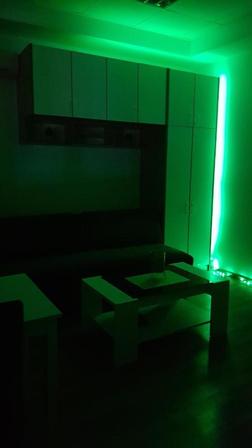 Central Apartment With 24-7 Building Security Νόβι Σαντ Εξωτερικό φωτογραφία