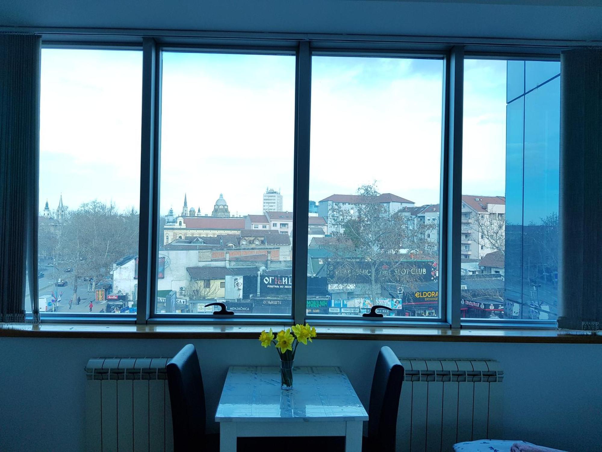 Central Apartment With 24-7 Building Security Νόβι Σαντ Εξωτερικό φωτογραφία